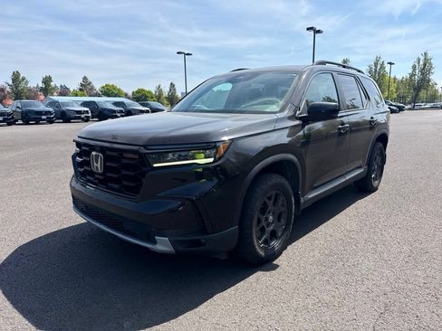 Used 2023 Honda Pilot TrailSport image 3