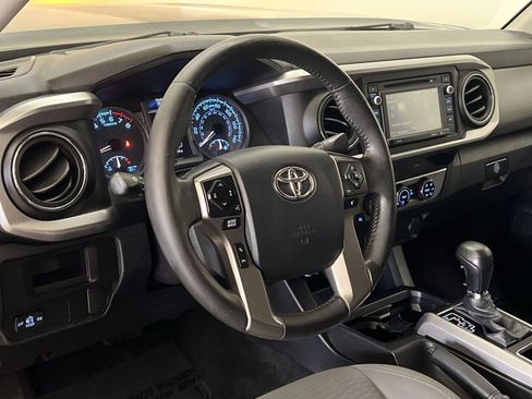 Used 2016 Toyota Tacoma SR5 w/ Towing Package RWD image 15
