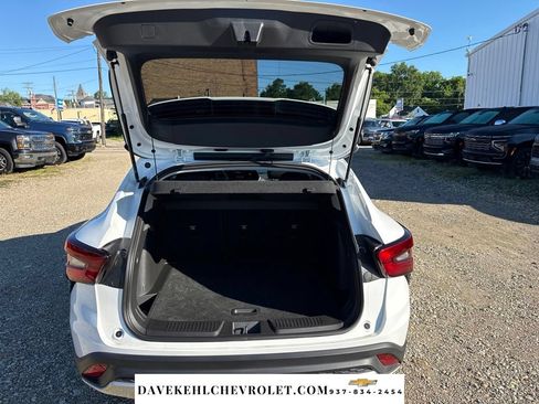 Used 2025 Chevrolet Trax LT FWD image 25