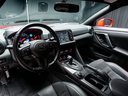 Used 2023 Nissan GT-R Premium w/ Floor Mat Package image 40