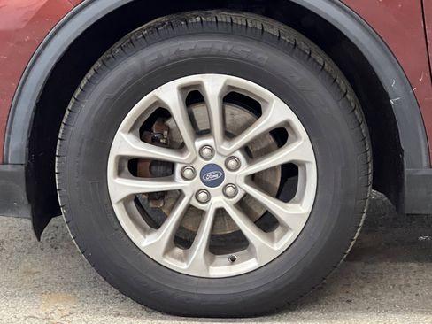 Used 2021 Ford Escape SE image 24