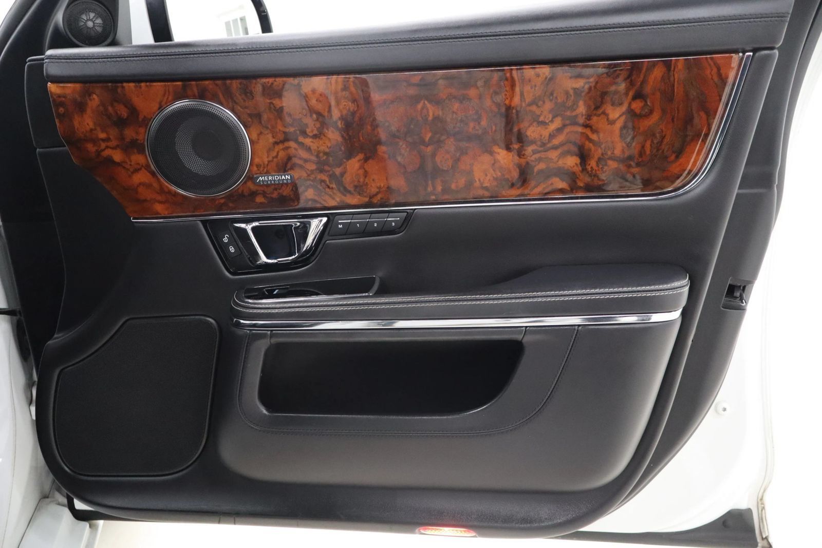 Used 2016 Jaguar XJ L Portfolio AWD/4WD image 22