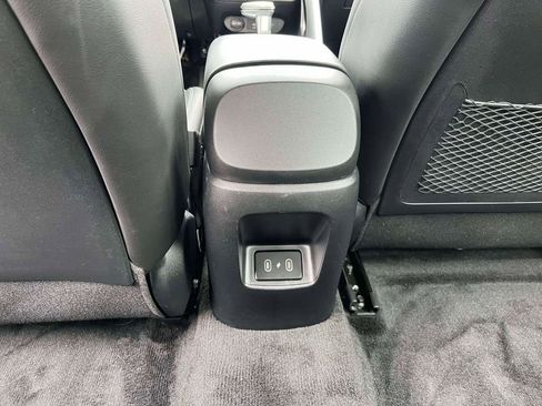 Used 2025 Hyundai Elantra Limited FWD image 4