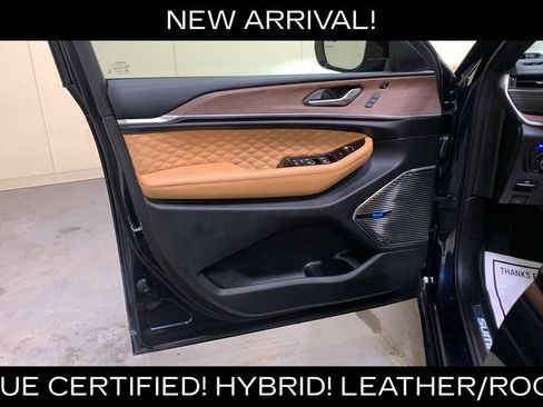 Used 2022 Jeep Grand Cherokee Summit AWD/4WD image 32