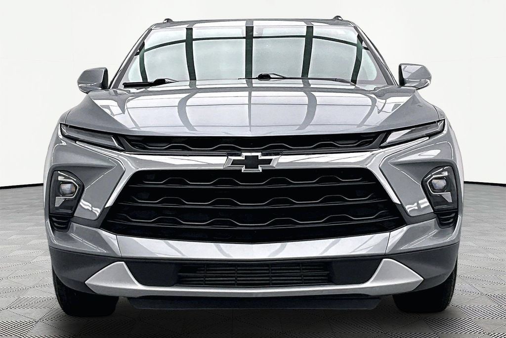 Used 2024 Chevrolet Blazer LT w/ Convenience Package FWD image 3