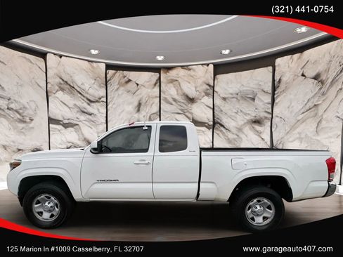 Used 2017 Toyota Tacoma SR5 RWD image 4