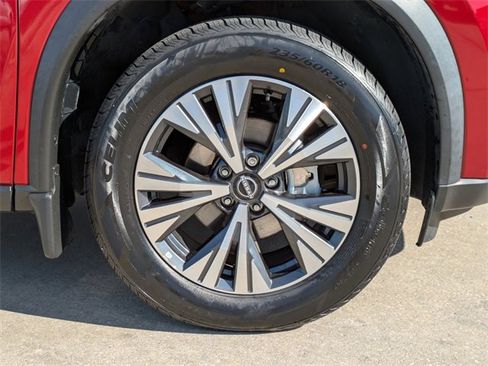 Used 2023 Nissan Rogue SV image 11