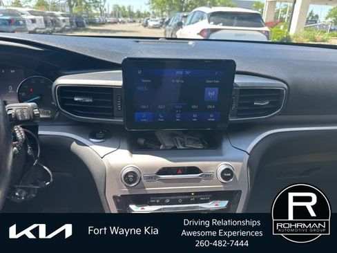 Used 2021 Ford Explorer XLT w/ Equipment Group 202A AWD/4WD image 12