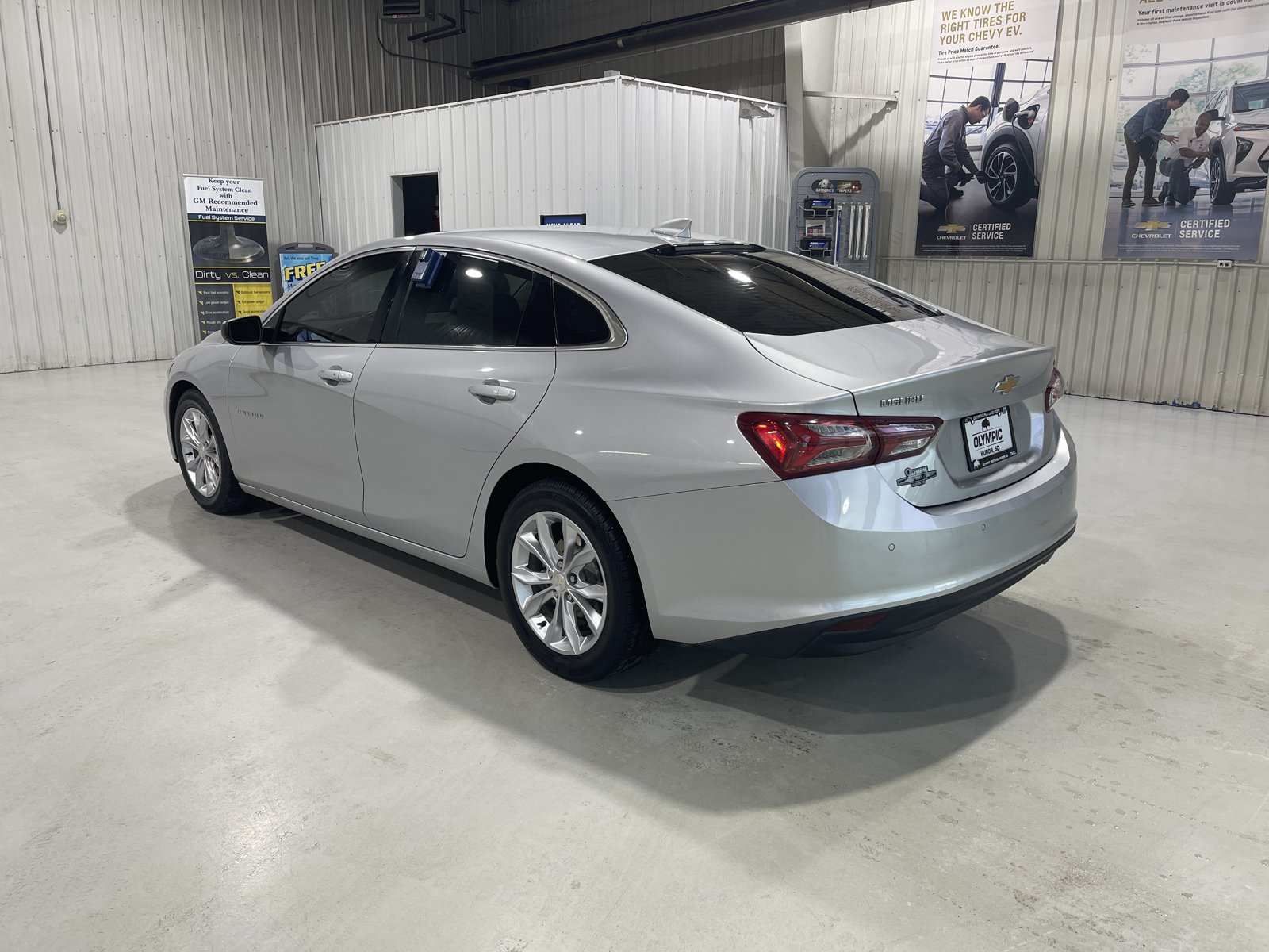 Used 2019 Chevrolet Malibu LT w/ Leather Package FWD image 6