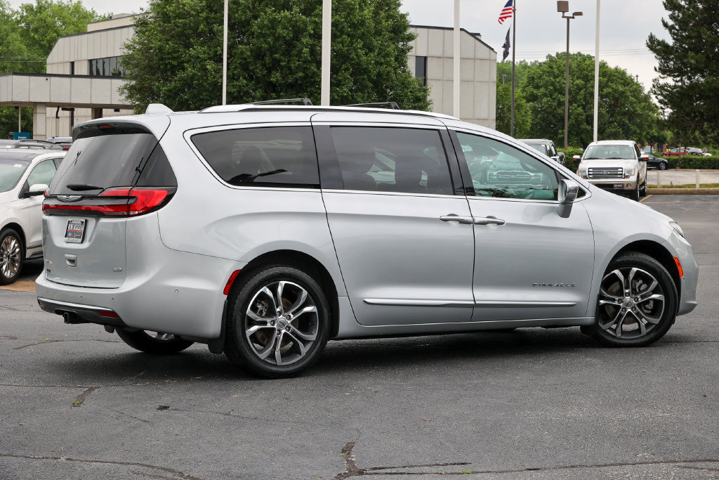 Used 2022 Chrysler Pacifica Pinnacle AWD/4WD image 22