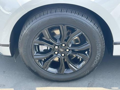 Certified 2024 Ford Edge SE w/ Black Appearance Package image 39