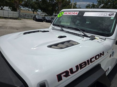 Used 2022 Jeep Wrangler Unlimited Rubicon w/ Xtreme Recon 35" Tire Package AWD/4WD image 9