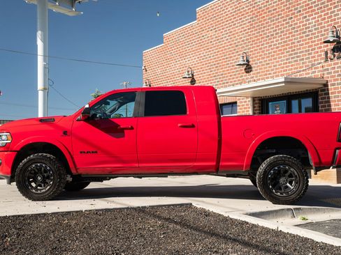 Used 2019 RAM 2500 Laramie w/ Night Edition AWD/4WD image 3