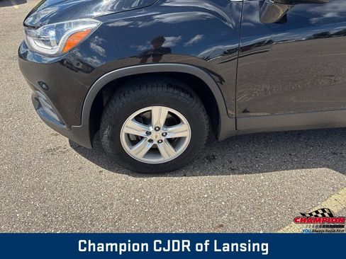 Used 2019 Chevrolet Trax LT w/ LT Convenience Package AWD/4WD image 24