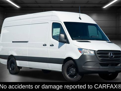 Used 2024 Mercedes-Benz Sprinter 2500 image 2