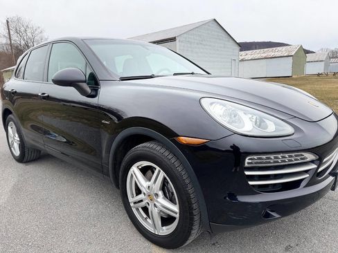 Used 2014 Porsche Cayenne Diesel Platinum Edition image 2