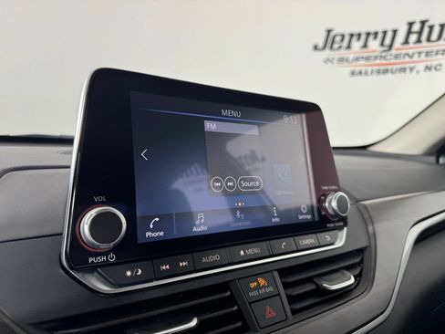 Used 2025 Nissan Altima 2.5 SV FWD image 14