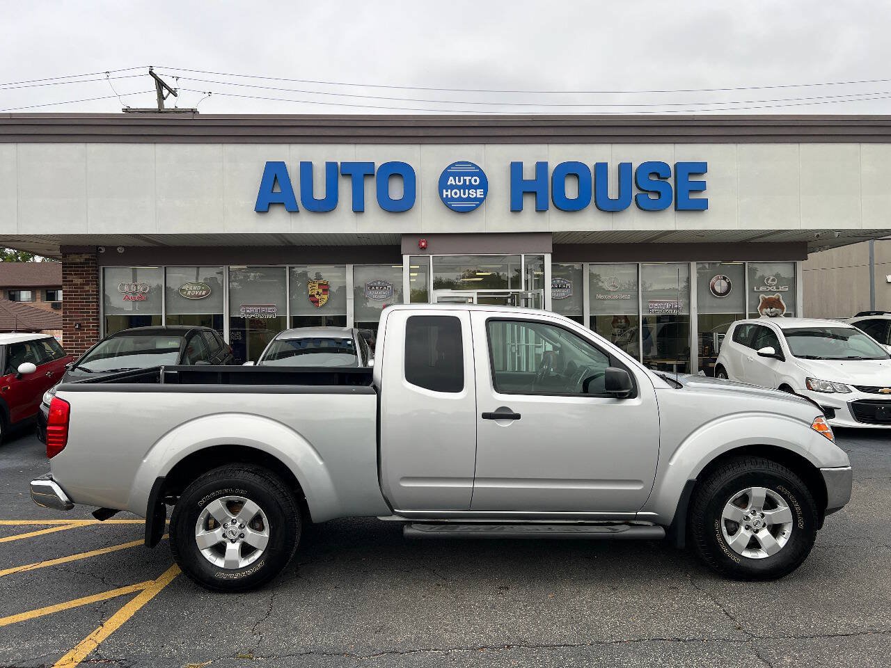 Used 2009 Nissan Frontier SE w/ SE Value Truck Pkg AWD/4WD image 10