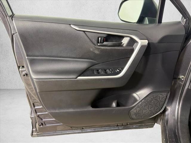Used 2022 Toyota RAV4 LE FWD image 10