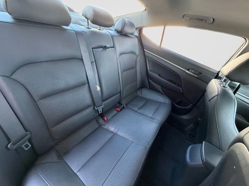 Used 2017 Hyundai Elantra Limited w/ Limited Tech Package 08 FWD image 18