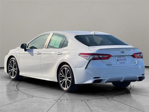 Used 2019 Toyota Camry SE image 4