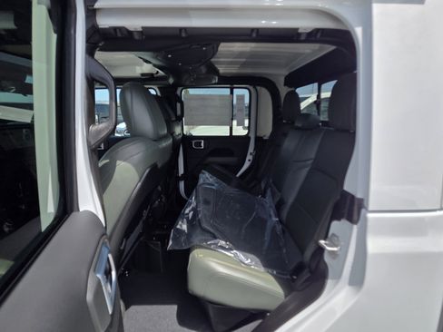 New 2026 Jeep Gladiator Mojave AWD/4WD image 16