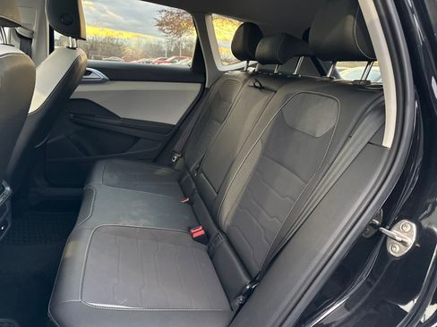 Certified 2025 Volkswagen Taos SE w/ Panoramic Sunroof Package image 14