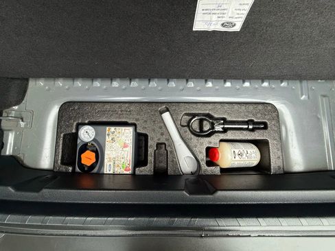 Used 2018 Ford EcoSport SE w/ SE Convenience Package image 11