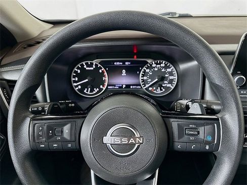 Used 2023 Nissan Rogue SV image 12