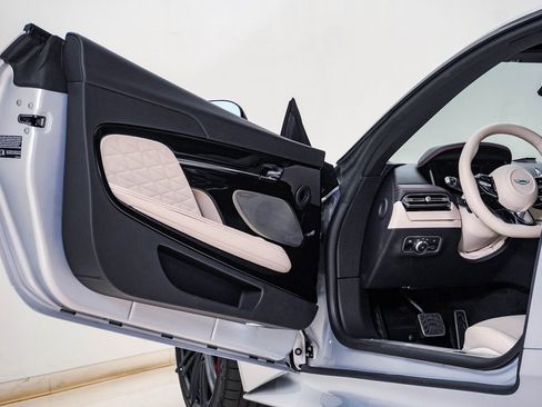 Used 2024 Aston Martin DB12 Coupe image 32