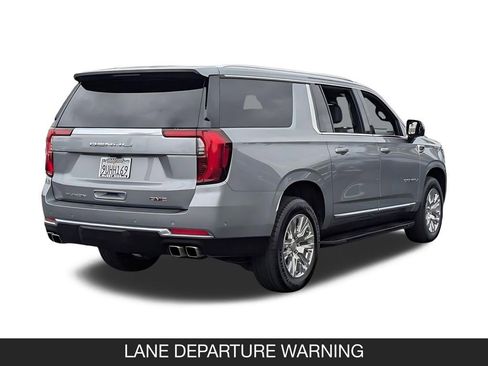 Used 2025 GMC Yukon XL Denali AWD/4WD image 10