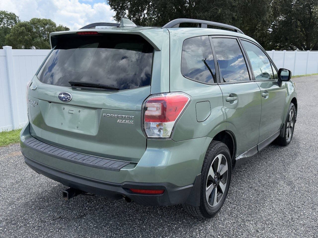 Used 2017 Subaru Forester 2.5i Premium w/ All-Weather Package AWD/4WD image 5