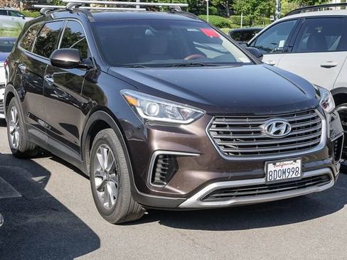 Used 2018 Hyundai Santa Fe SE FWD image 2