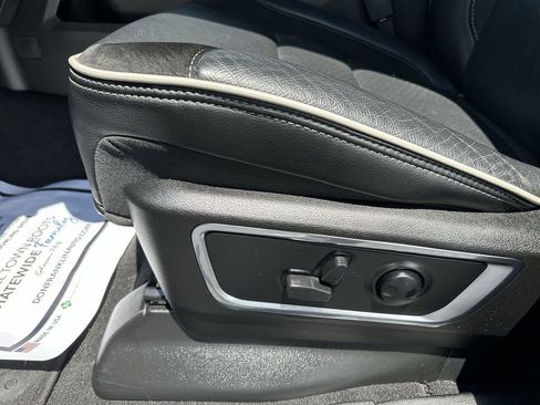 Used 2025 RAM 1500 Laramie w/ Sport Appearance Package AWD/4WD image 18