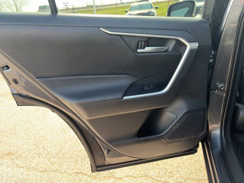 Used 2023 Toyota RAV4 XLE Premium image 12