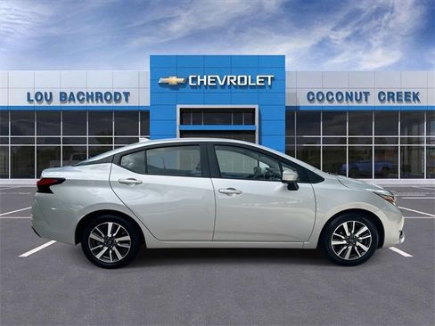 Used 2023 Nissan Versa SV image 9