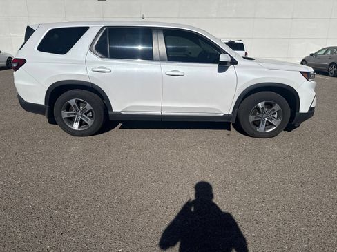 Used 2025 Honda Pilot EX-L image 6