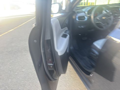 Used 2024 Chevrolet Equinox LT image 6