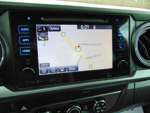 Used 2019 Toyota Tacoma TRD Off-Road image 7