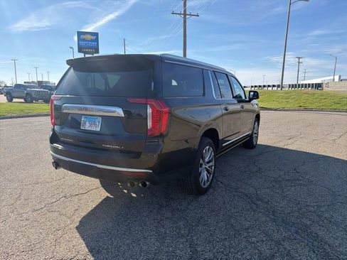 Used 2022 GMC Yukon XL Denali image 4