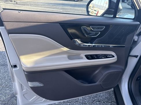 Used 2021 Lincoln Corsair Standard w/ Equipment Group 101A image 10