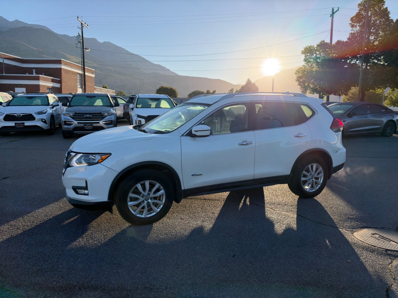 Used 2017 Nissan Rogue SV AWD/4WD image 1