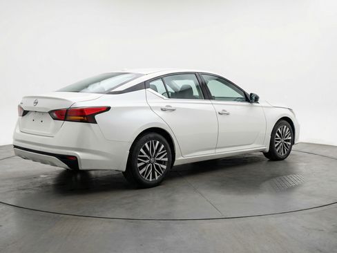 Used 2025 Nissan Altima 2.5 SV image 9