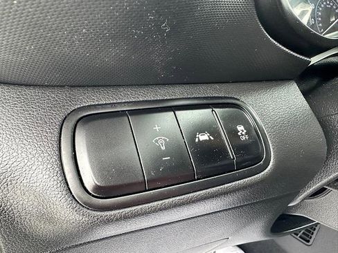 Used 2022 Hyundai Venue SEL w/ Cargo Package image 24