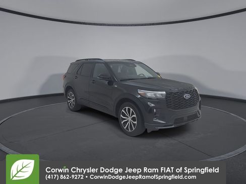 Used 2025 Ford Explorer ST-Line image 4