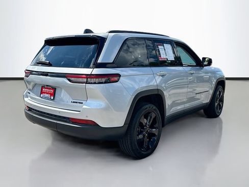 Used 2024 Jeep Grand Cherokee Limited w/ Black Appearance Package AWD/4WD image 6