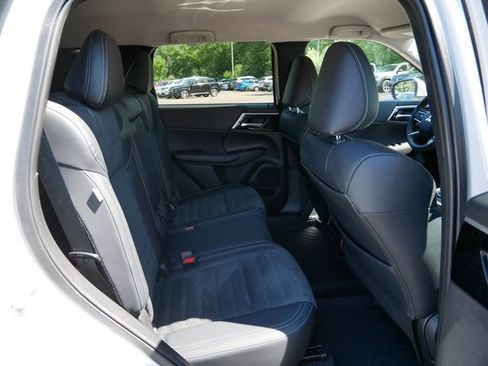 Used 2023 Mitsubishi Outlander SE AWD/4WD image 9