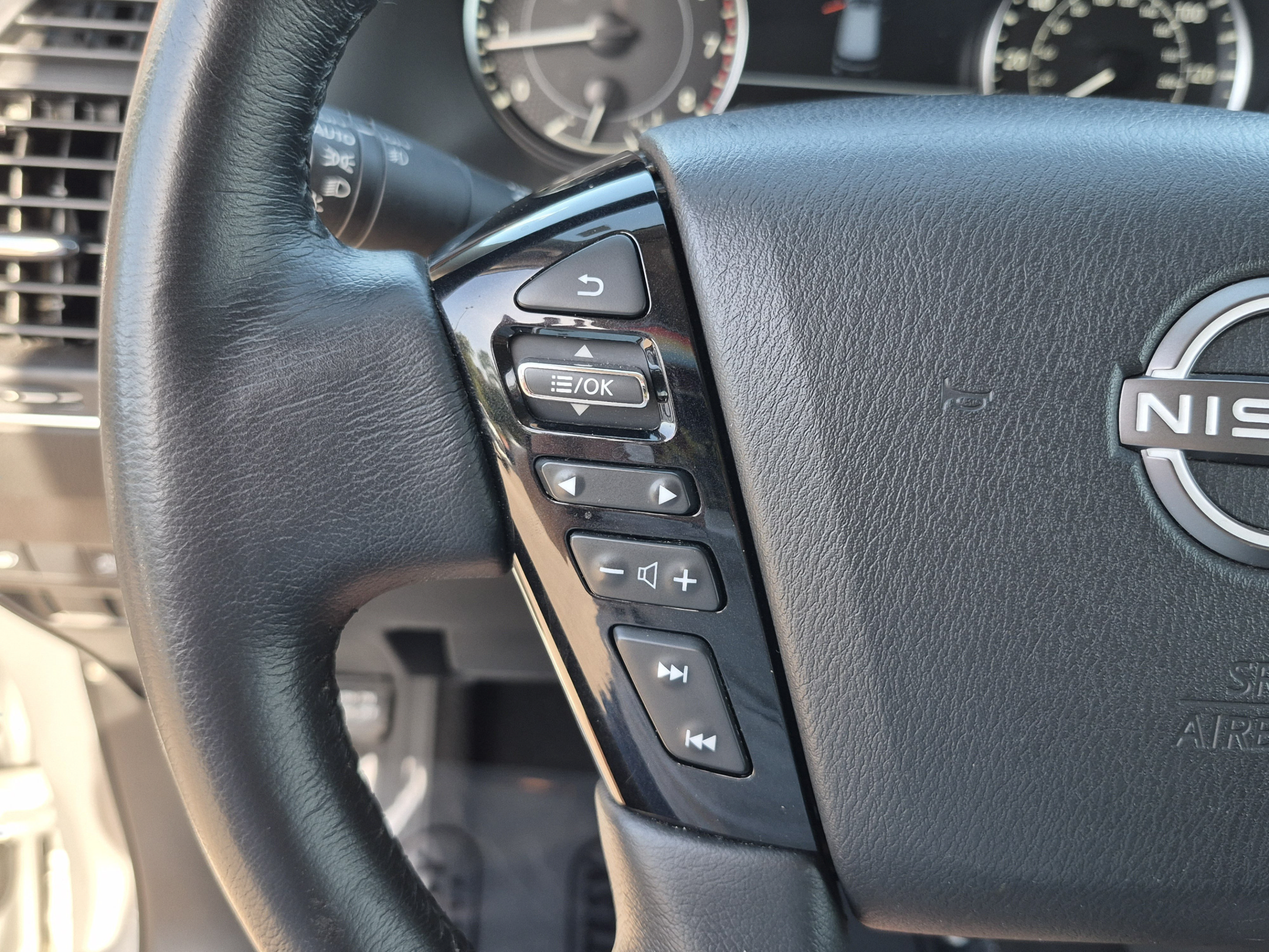 Certified 2024 Nissan Armada SL w/ Captain's Chairs Package RWD image 34