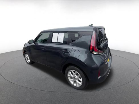Used 2025 Kia Soul LX w/ LX Technology Package FWD image 10
