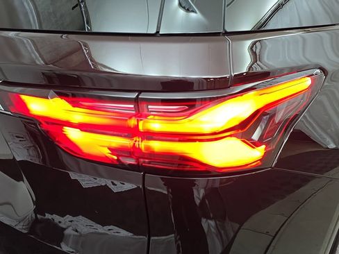 Used 2023 Chevrolet Traverse High Country AWD/4WD image 33